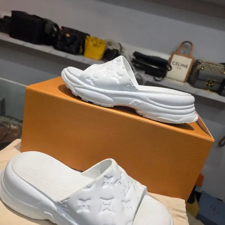 [BUNJANG] Louis Vuitton Monogram Mule 55 Slippers / (40) 루이비통 모노그램 뮬 55 슬리퍼 화이트