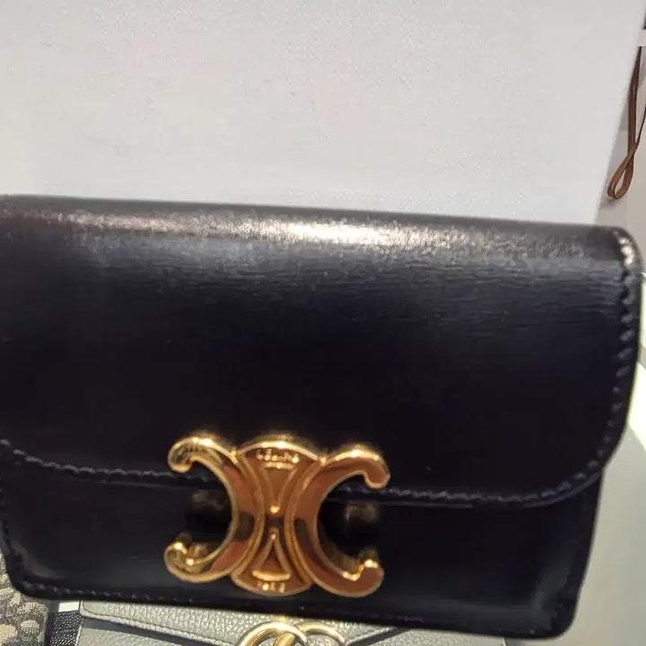 [BUNJANG] Celine Triomphe Flap Card Wallet / 셀린느 트리오페 플랩 카드지갑 블랙 지갑