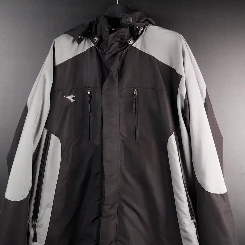 [BUNJANG] Diadora Black Windbreaker Jacket / 디아도라 블랙 바람막이