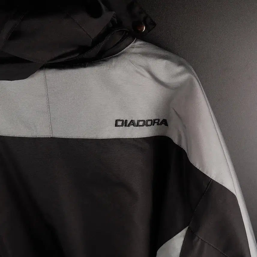 [BUNJANG] Diadora Black Windbreaker Jacket / 디아도라 블랙 바람막이