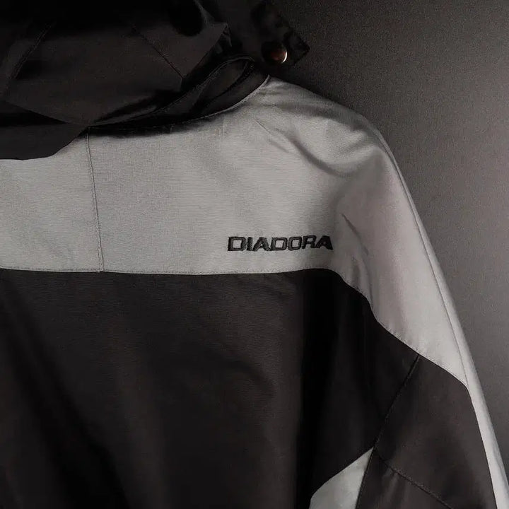 [BUNJANG] Diadora Black Windbreaker Jacket / 디아도라 블랙 바람막이