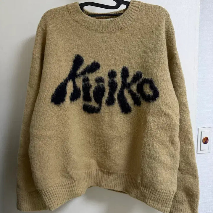 [BUNJANG] KIZIKO Lettering Knit Sweater Beige / 키지코 레터링 니트 스웨터 베이지
