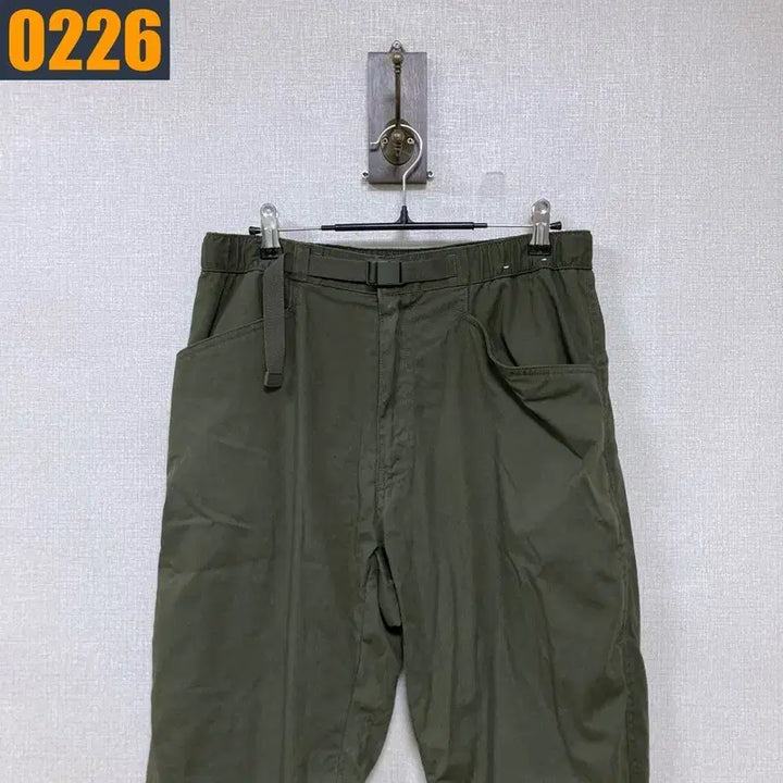 [BUNJANG] Uniqlo Heattech Khaki Pants / 31 UNIQLO 유니클로 히트텍 카키 바지