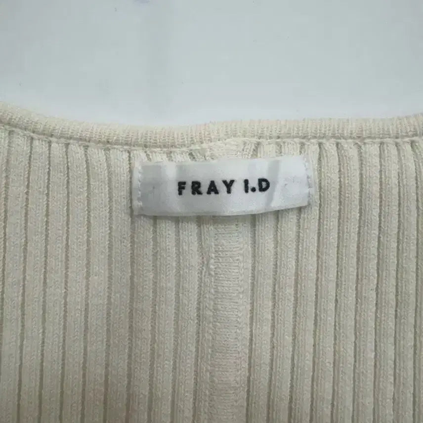 [BUNJANG] FRAY I.D Square Neck Slim Knit Top Ivory / 프레이아이디 FRAY I.D 스퀘어넥 슬림 니트 아이보리/새상품급