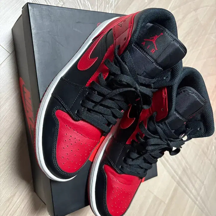 [BUNJANG] Nike Jordan 1 Mid Bred Band 2020 Sneakers / 조던1 미드 브레드밴드 2020 265