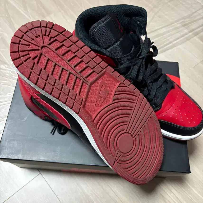 [BUNJANG] Nike Jordan 1 Mid Bred Band 2020 Sneakers / 조던1 미드 브레드밴드 2020 265