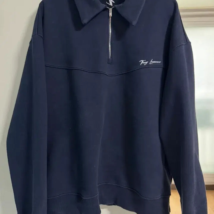 [BUNJANG] Tony Laurence Half-Zip Logo Sweatshirt Navy / 토니로렌스) 앞요크 반집업 로고 카라 맨투맨 네이비