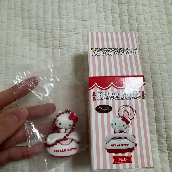 [BUNJANG] Hello Kitty 50th Anniversary Miniature Telephone Keyring / [한정판/새상품] 헬로키티 50주년 기념 미니어처 전화기 키링