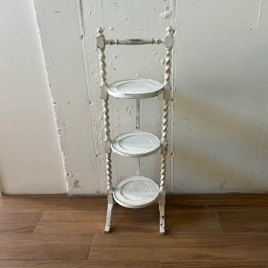 [BUNJANG] Vintage 3-Tier Cake Stand Shabby White Display Shelf / 빈티지 3단 케익스탠드 쉐비화이트 케이크접시렉장식선반엔틱앤틱