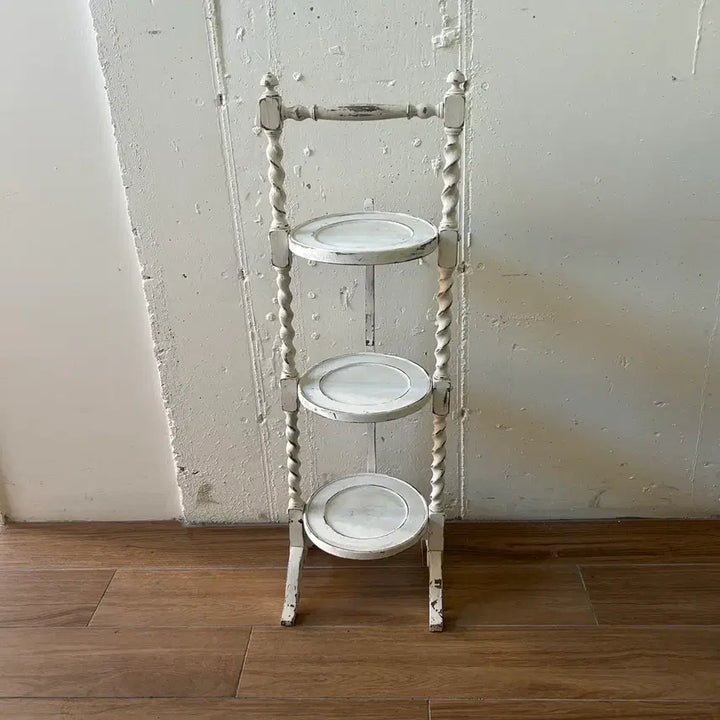 [BUNJANG] Vintage 3-Tier Cake Stand Shabby White Display Shelf / 빈티지 3단 케익스탠드 쉐비화이트 케이크접시렉장식선반엔틱앤틱