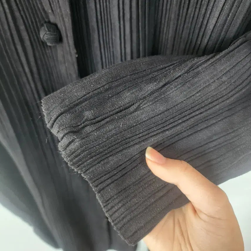 [BUNJANG] Black Pleated Trench Long Jacket / 플리츠 주름 트렌치 겸 블랙 롱 자켓