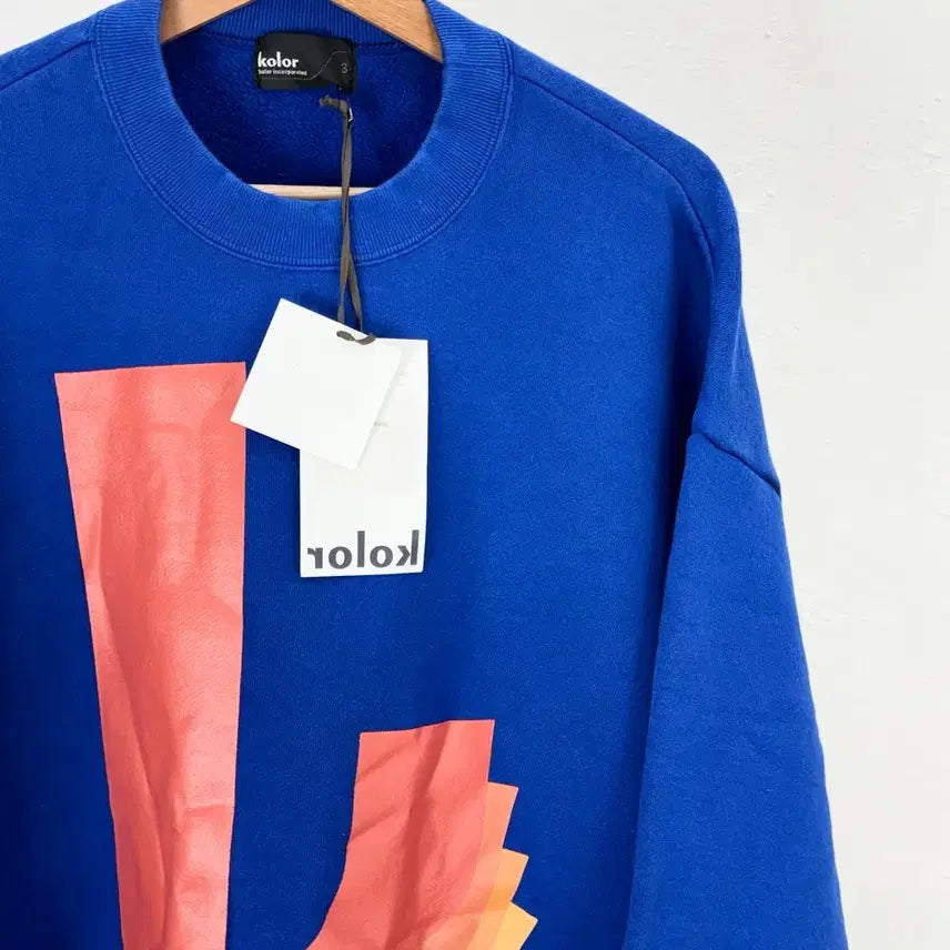 [BUNJANG] K Graphic Gradient Sweatshirt / 컬러 23aw k 그래픽 풀 오버 그라데이션 스웨트 셔츠