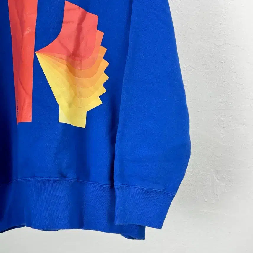 [BUNJANG] K Graphic Gradient Sweatshirt / 컬러 23aw k 그래픽 풀 오버 그라데이션 스웨트 셔츠