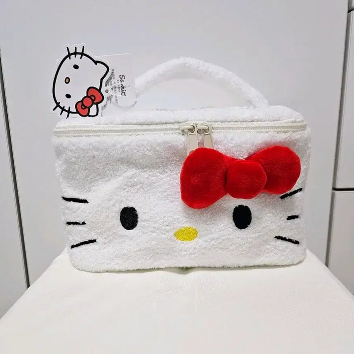 [BUNJANG] Sanrio Hello Kitty Pouch / 산리오 헬로키티 뽀글이 파우치 새상품