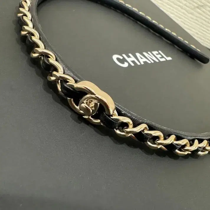 [BUNJANG] Chanel Logo Chain Hairband / 샤넬 로고체인 카츄샤