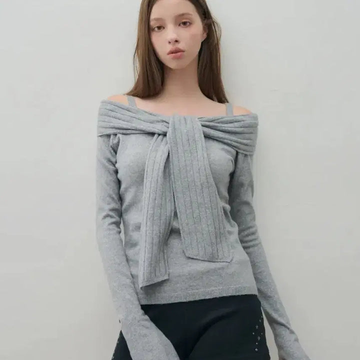 [BUNJANG] Leatherly Soft Off-Shoulder Knit Top / 레더리 소프트 머플 오프숄더 니트 그레이 리본