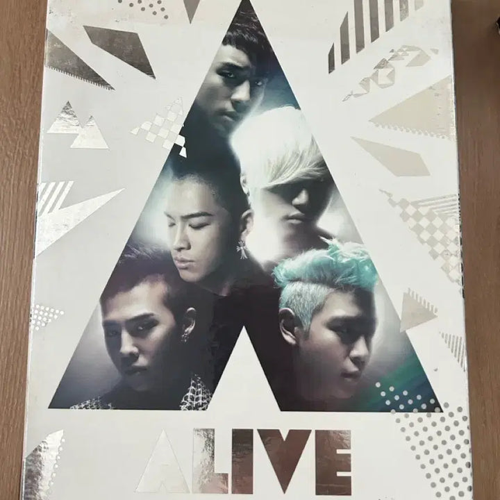 [BUNJANG] BIGBANG Alive CD + DVD + Photobook / 희귀) BIGBANG 빅뱅 얼라이브 alive CD + DVD + 포토북