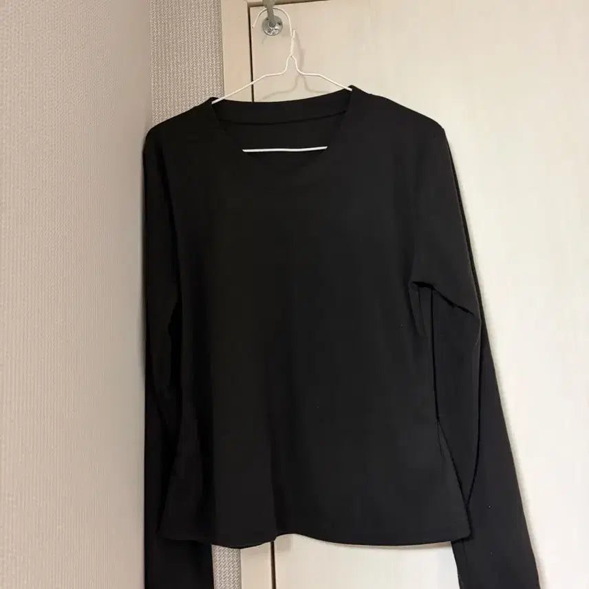[BUNJANG] Black V-Neck Long Sleeve T-Shirt / (새상품) 검정색 브이넥 긴팔 티셔츠 55-66