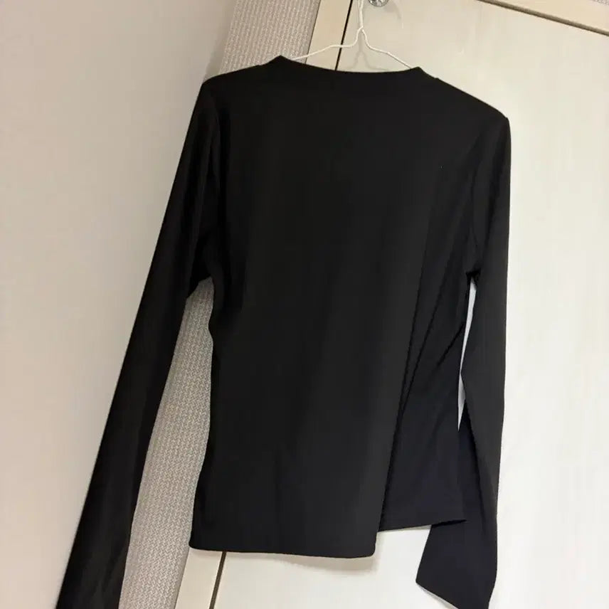 [BUNJANG] Black V-Neck Long Sleeve T-Shirt / (새상품) 검정색 브이넥 긴팔 티셔츠 55-66