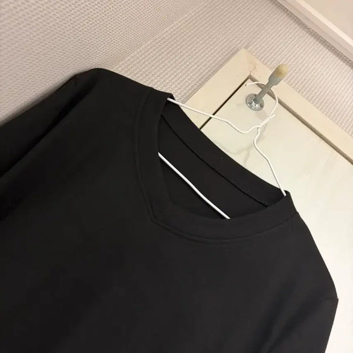 [BUNJANG] Black V-Neck Long Sleeve T-Shirt / (새상품) 검정색 브이넥 긴팔 티셔츠 55-66