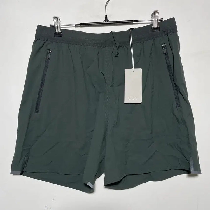 [BUNJANG] COS Functional Shorts / COS 코스 기능성 반바지