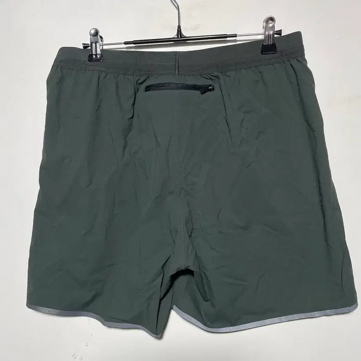 [BUNJANG] COS Functional Shorts / COS 코스 기능성 반바지