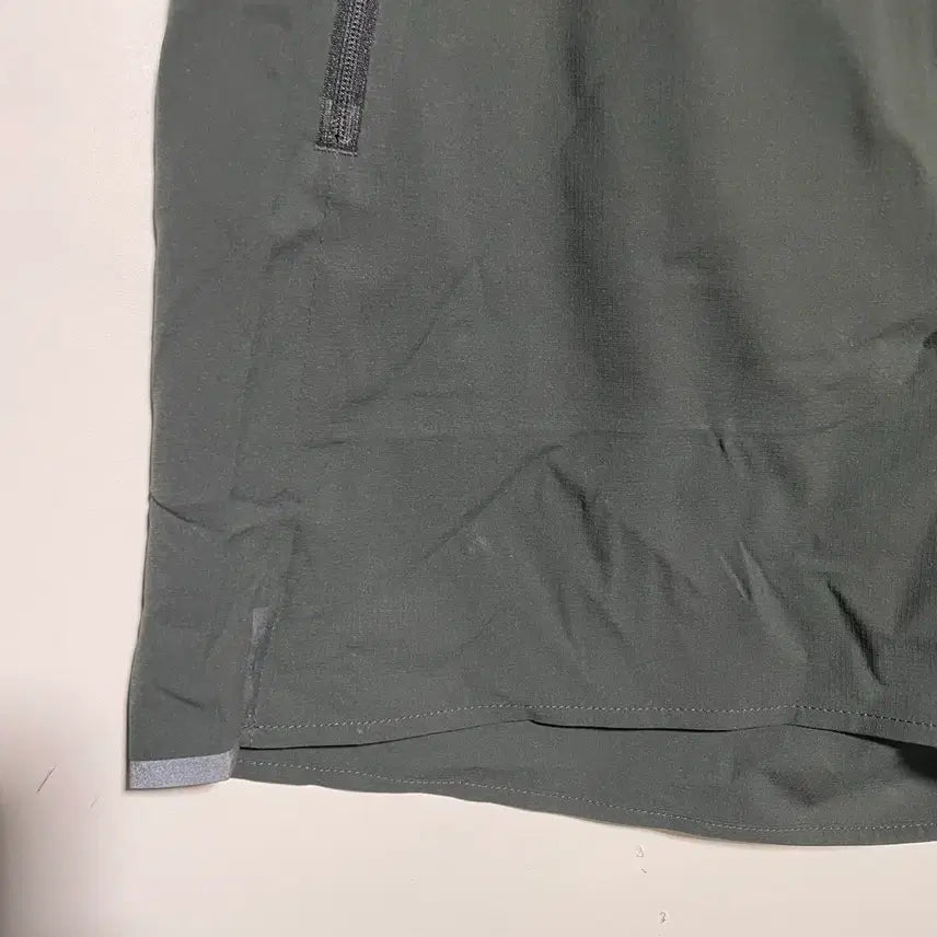 [BUNJANG] COS Functional Shorts / COS 코스 기능성 반바지