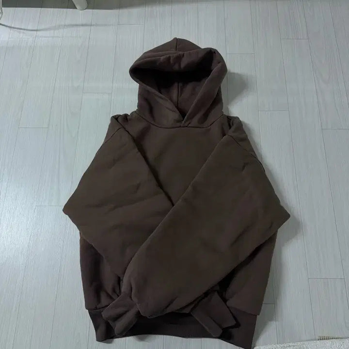 [BUNJANG] LAA 칸예 대선 브라운 s사이즈 / LAA 칸예 대선 브라운 s사이즈