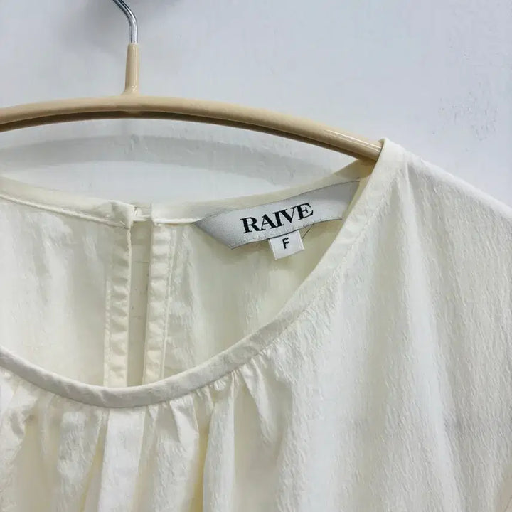 [BUNJANG] RAIVE Shirred Volume String Dress / 레이브(RAIVE) 셔링 볼륨 스트링 원피스