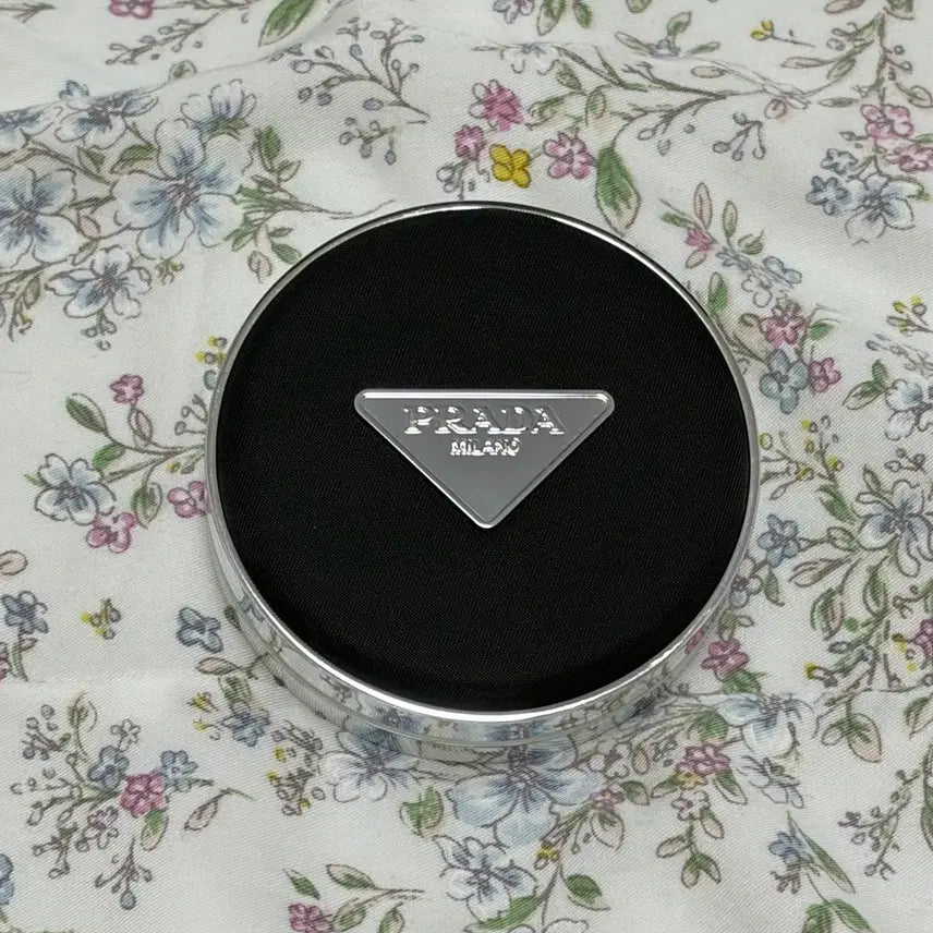 [BUNJANG] Prada Cushion Case / 프라다 쿠션 케이스 팝니다