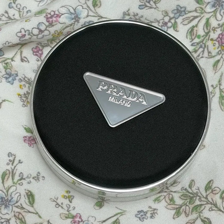 [BUNJANG] Prada Cushion Case / 프라다 쿠션 케이스 팝니다