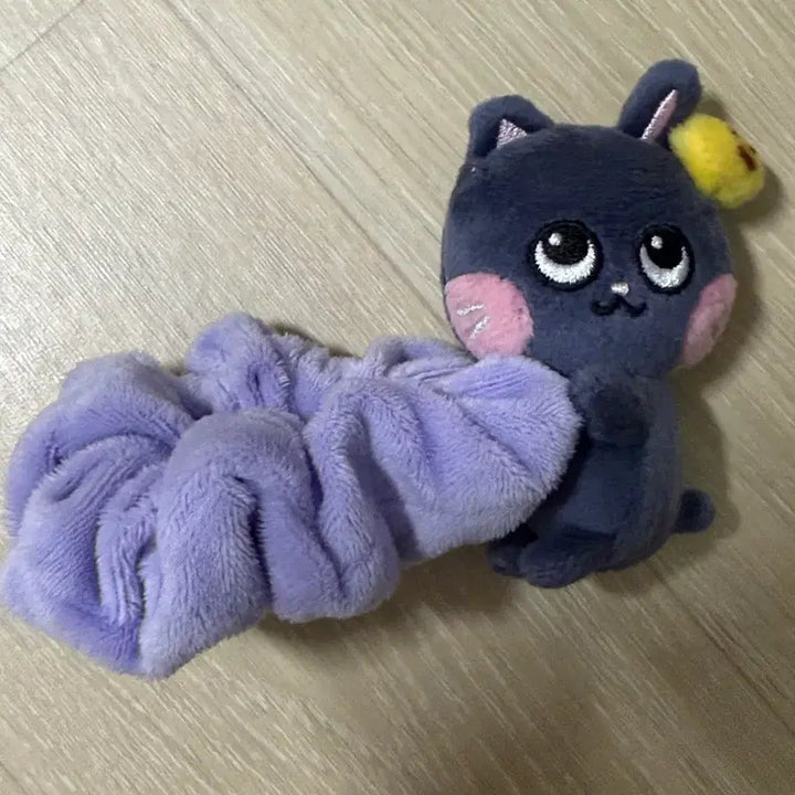 [BUNJANG] RIIZE Wonbin Tonyangduck Scrunchie / 라이즈 원빈 토냥덕 스크런치(새상품)