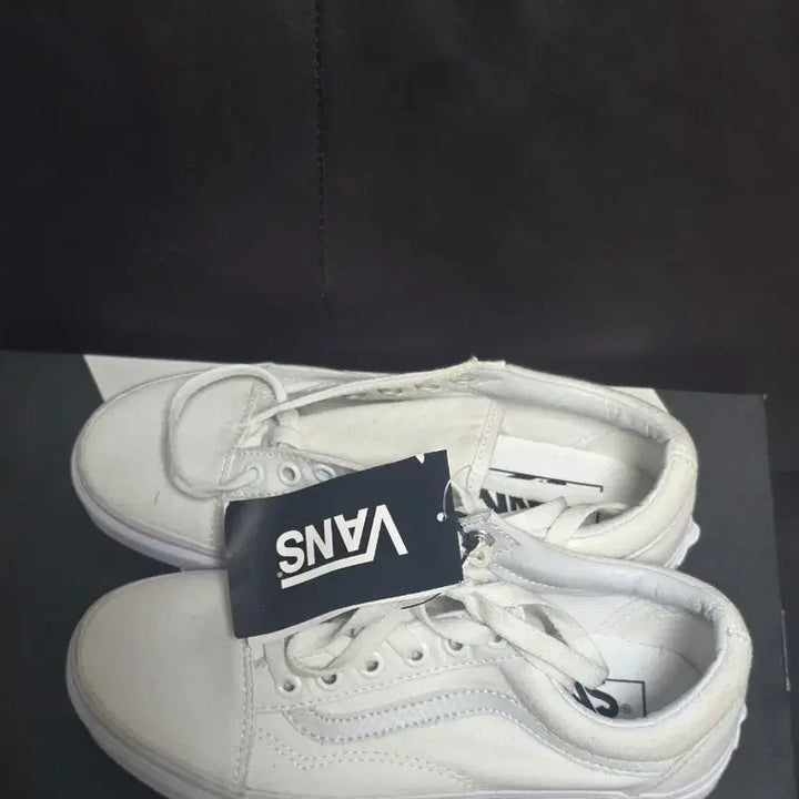 [BUNJANG] Vans Old Skool True White Sneakers / 반스 올드스쿨 트루화이트 225
