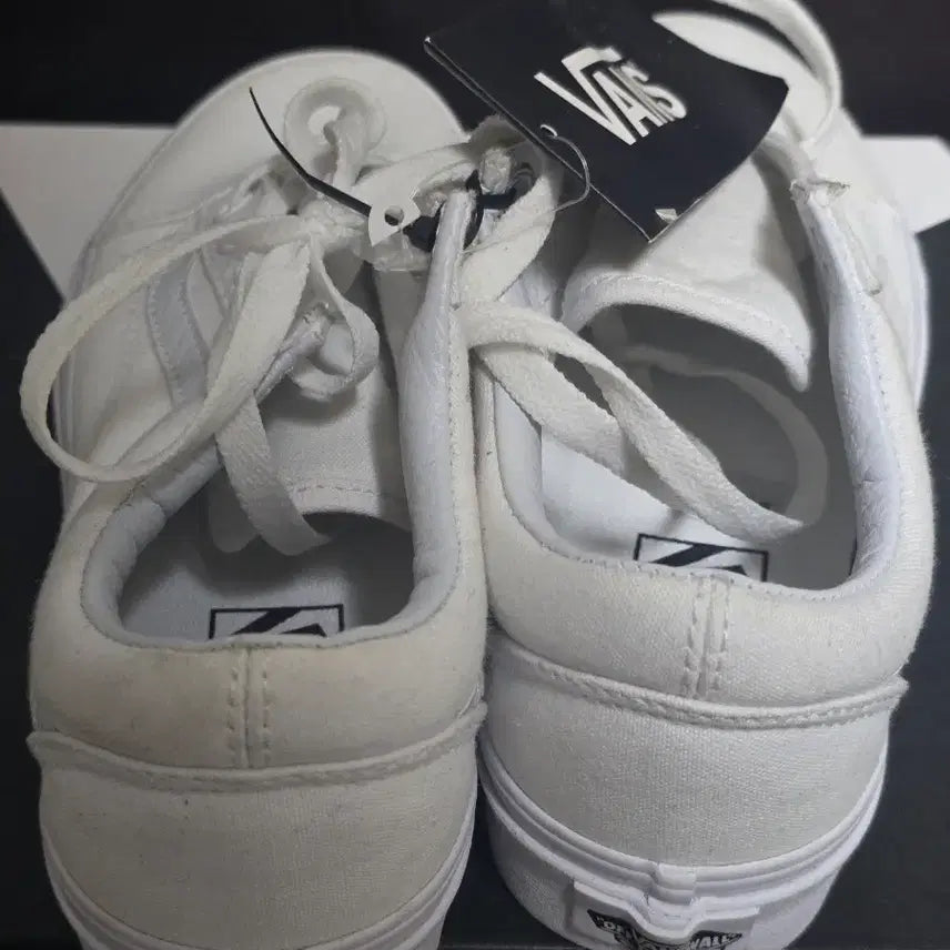 [BUNJANG] Vans Old Skool True White Sneakers / 반스 올드스쿨 트루화이트 225
