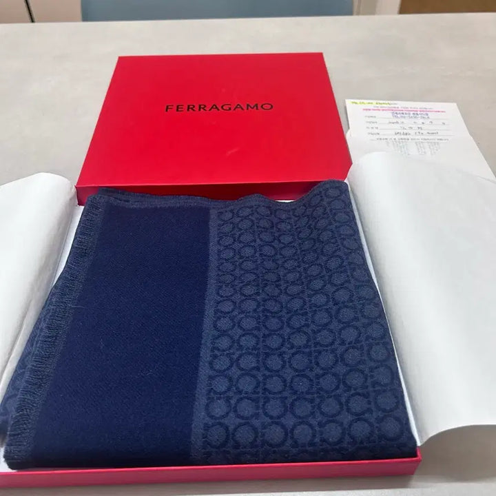[BUNJANG] Ferragamo Navy Muffler / 페라가모 네이비 머플러 선물포장 - 백화점교환가능
