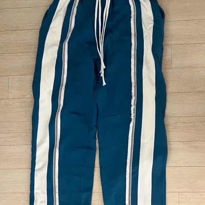 [BUNJANG] Tassel Line Wide Training Pants (Blue) / [새상품] 투톤 라인 태슬팬츠 와이드팬츠 트레이닝팬츠 블루