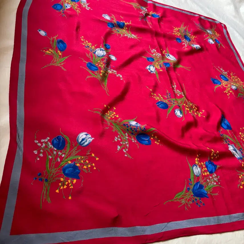 [BUNJANG] Italian Red Flower Pattern Silk Scarf / 이탈리아 레드 플라워 패턴 클래식 실크 스카프