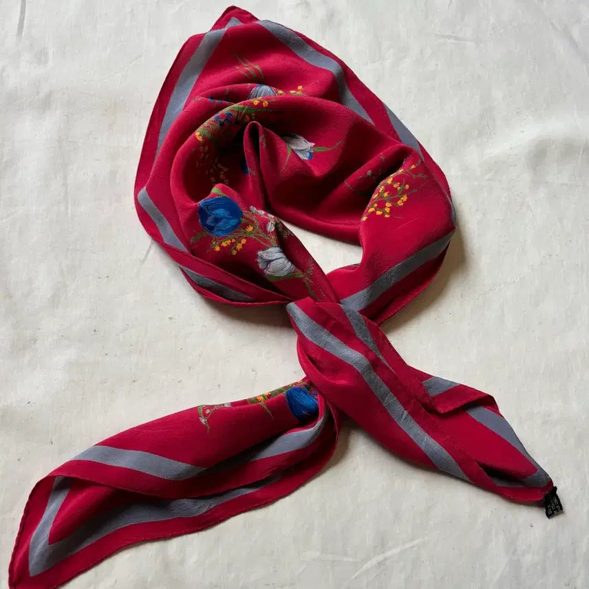 [BUNJANG] Italian Red Flower Pattern Silk Scarf / 이탈리아 레드 플라워 패턴 클래식 실크 스카프