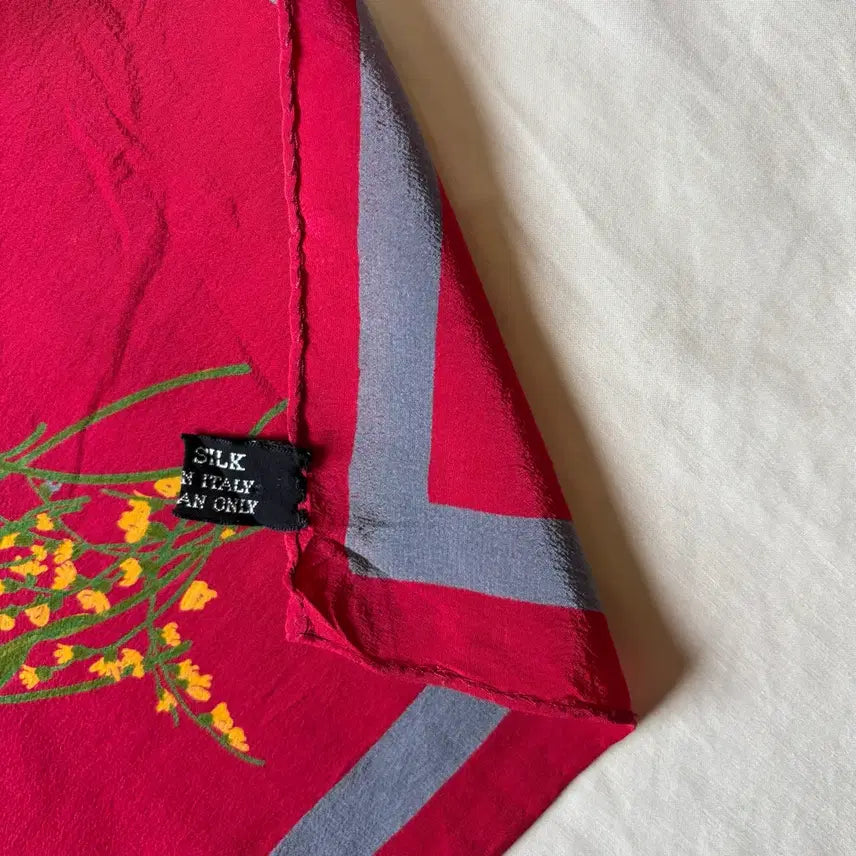 [BUNJANG] Italian Red Flower Pattern Silk Scarf / 이탈리아 레드 플라워 패턴 클래식 실크 스카프