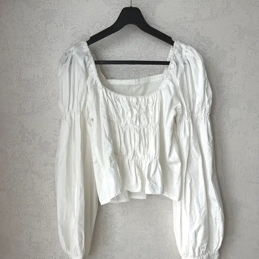 [BUNJANG] White Shirred Blouse Long Sleeve / (새상품)화이트 셔링 블라우스 긴팔 프리사이즈
