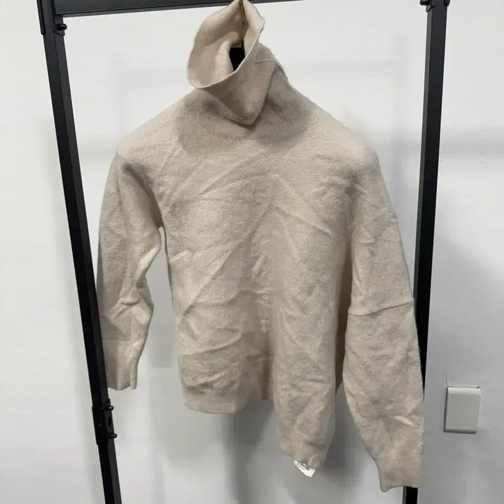[BUNJANG] Maison Margiela Women's Asymmetrical Knit Turtleneck / 메종 마르지엘라 여성 언발란스 니트 목티