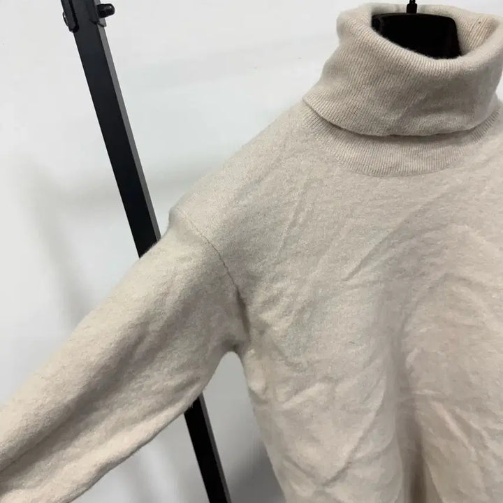 [BUNJANG] Maison Margiela Women's Asymmetrical Knit Turtleneck / 메종 마르지엘라 여성 언발란스 니트 목티