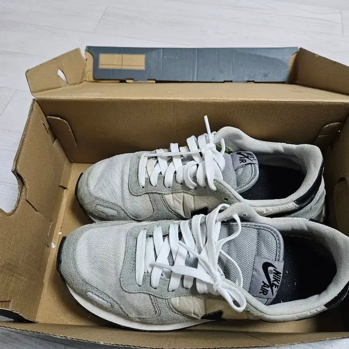[BUNJANG] Nike Air Gray Sneakers / 나이키 에어 운동화 회색