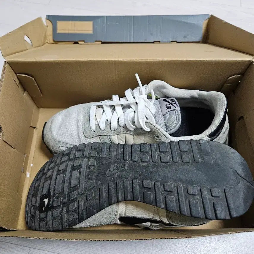 [BUNJANG] Nike Air Gray Sneakers / 나이키 에어 운동화 회색