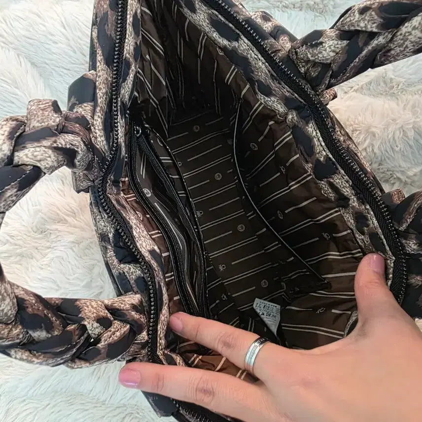 [BUNJANG] Benetton Leggero Padded Bag / 베네통 레제로 패딩백 거의새거