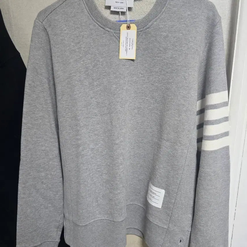 [BUNJANG] Thom Browne Gray Sweatshirt / (새상품급/25ss)톰브라운 그레이 맨투맨 2사이즈 급처분