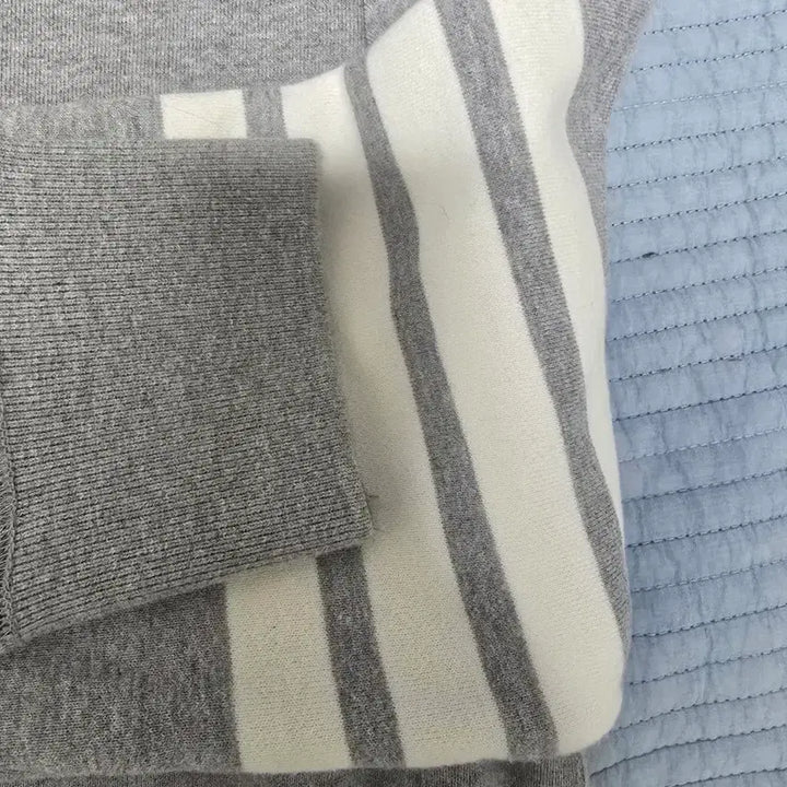 [BUNJANG] Thom Browne Gray Sweatshirt / (새상품급/25ss)톰브라운 그레이 맨투맨 2사이즈 급처분