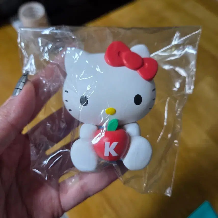 [BUNJANG] Sanrio Hello Kitty Apple Figure / [산리오] 헬로키티 K 사과 피규어 (2023년)