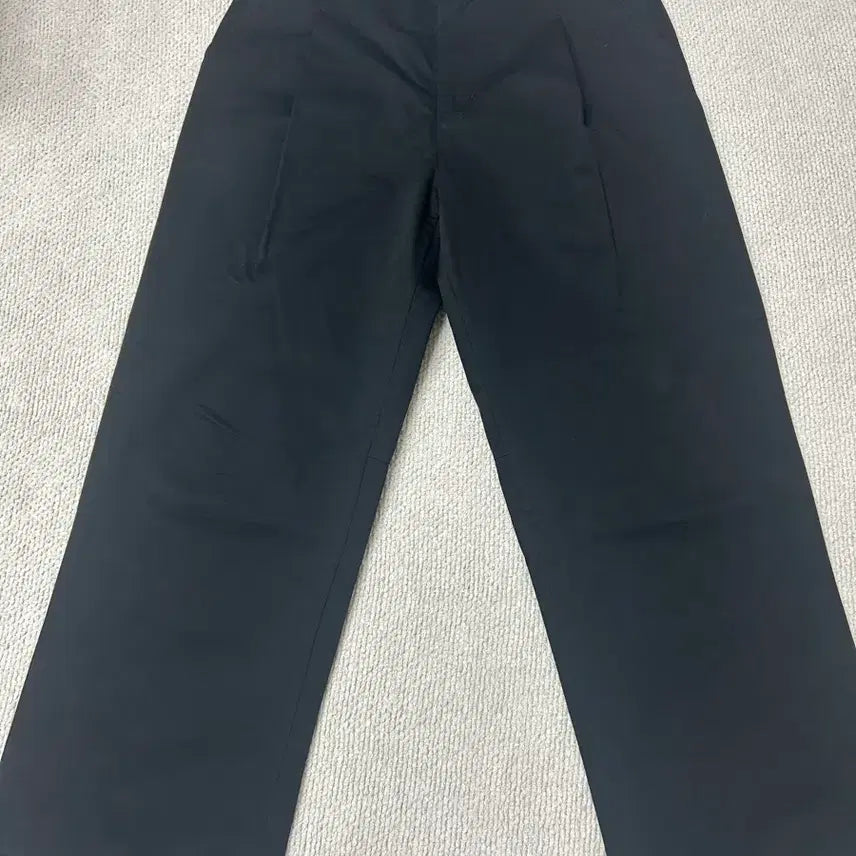 [BUNJANG] Fabreque O'clock One-Tuck Chino Pants Black / 파브레가 어클락 원턱 치노 팬츠 블랙 3사이즈