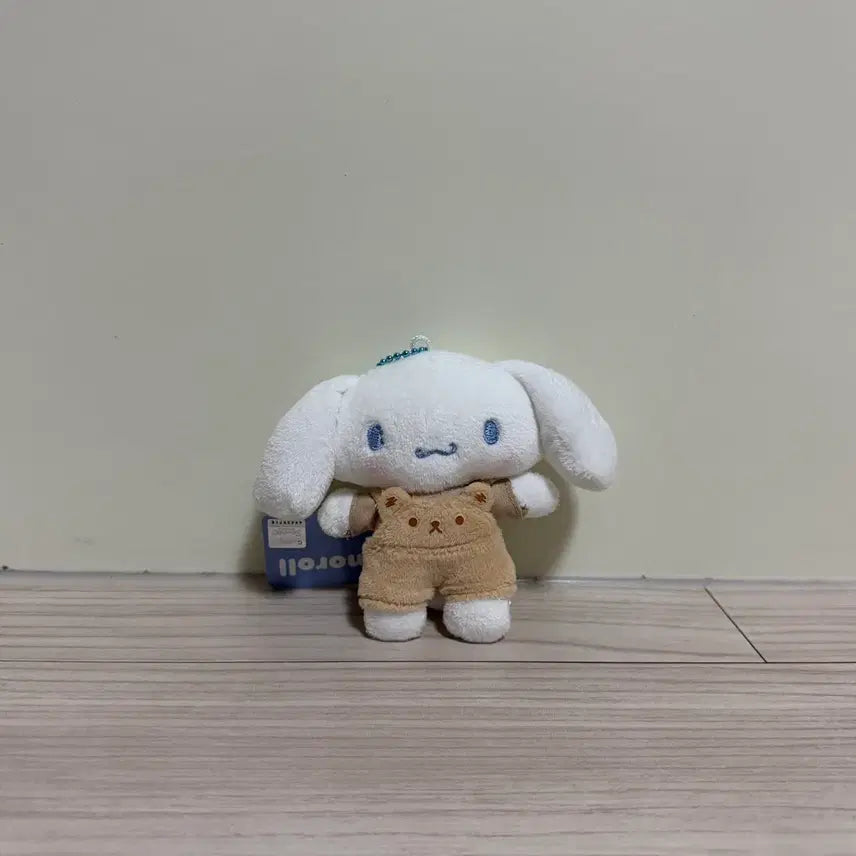 [BUNJANG] Sanrio Cinnamoroll Overalls Plush Keyring / 산리오 시나모롤 멜빵 인형 키링 정품